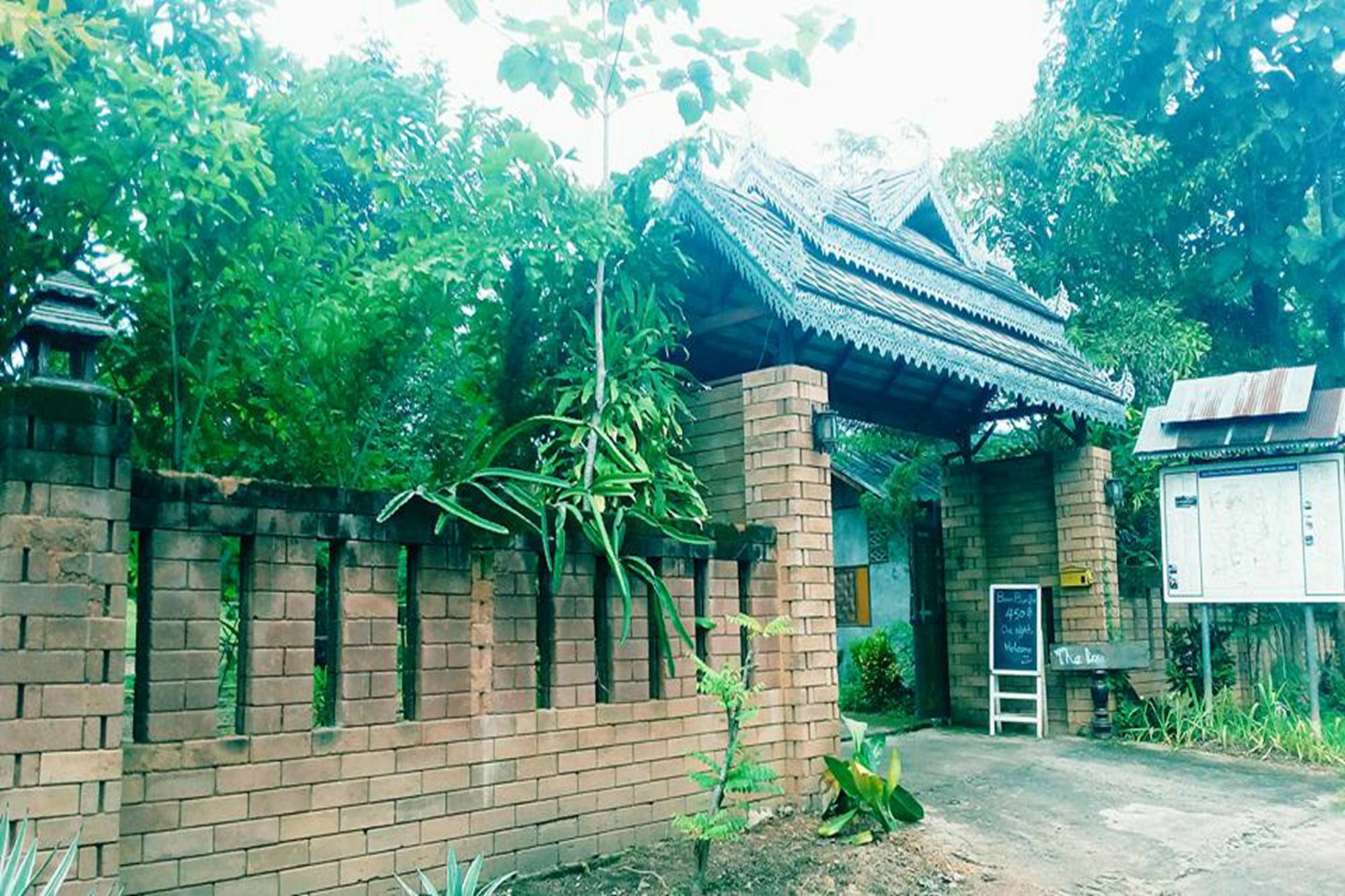 The Local Story Resort Ban Mon Talaeng Exterior photo