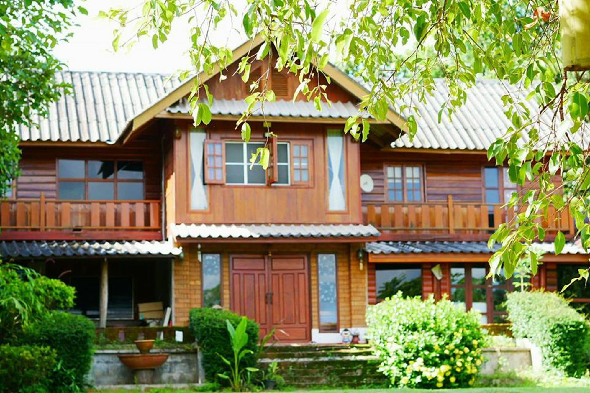 The Local Story Resort Ban Mon Talaeng Exterior photo