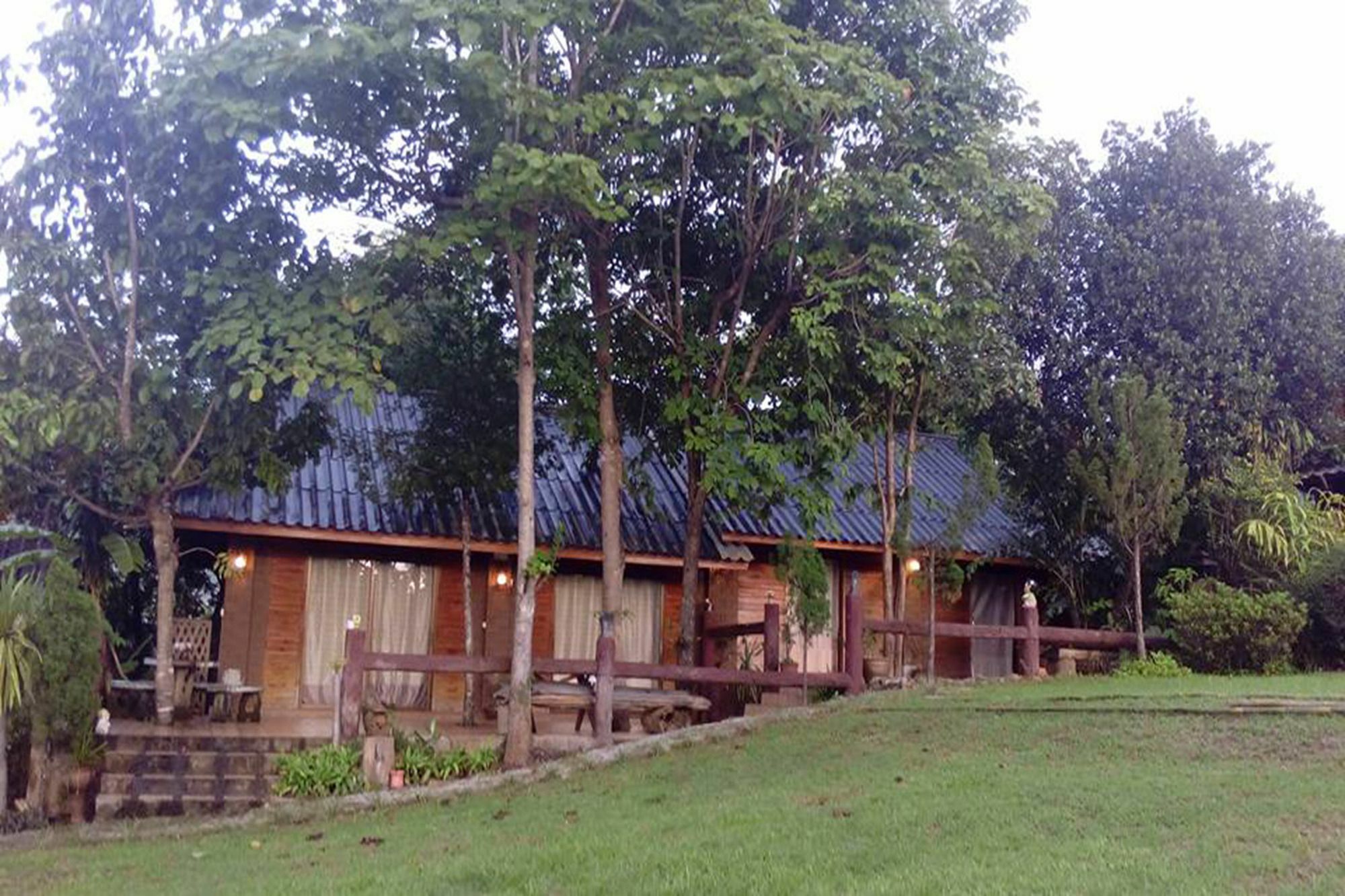 The Local Story Resort Ban Mon Talaeng Exterior photo